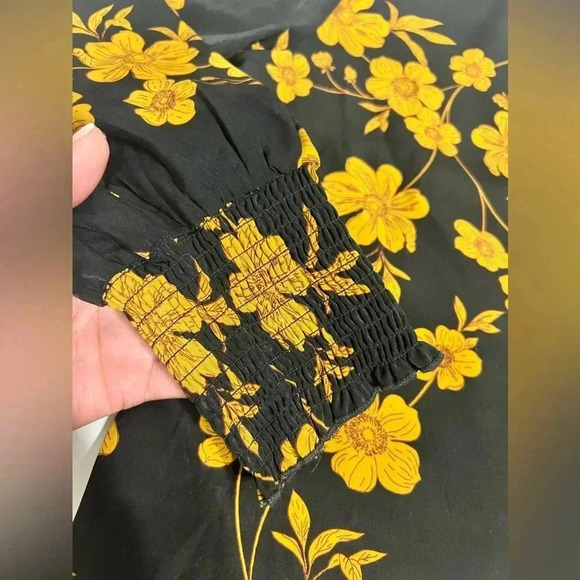 Sanctuary Floral Turtleneck Blouse Size Large - Picture 3 of 9